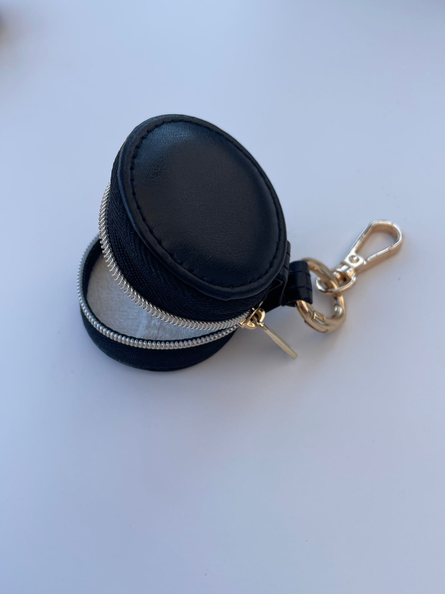 mini guarda-jóias rendondo em porta-chaves