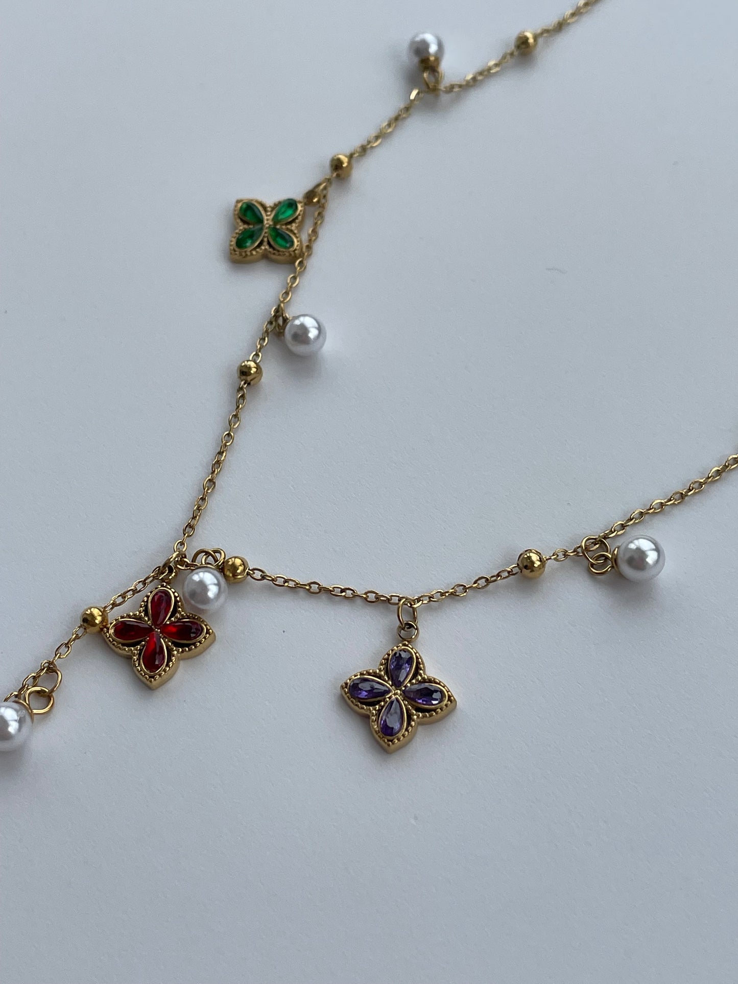 colar flowers