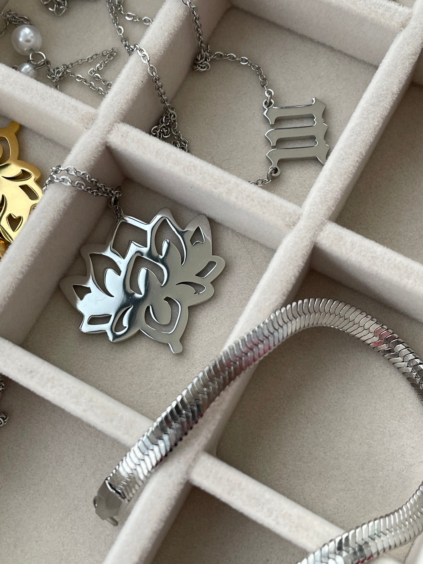 colar flor de lotus
